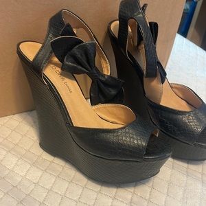 Tall wedges with velcro strap